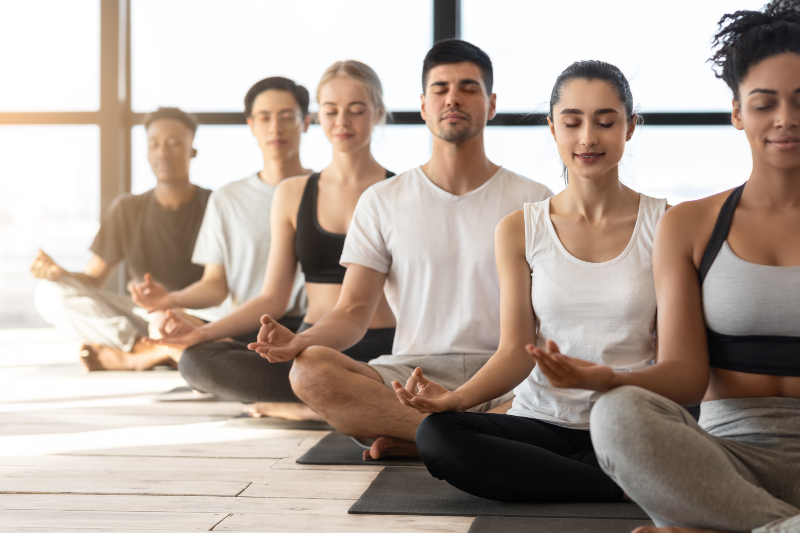 Mengatasi Burnout dengan Gaya: Manfaat Meditasi dan Outbound bagi Kesehatan Mental