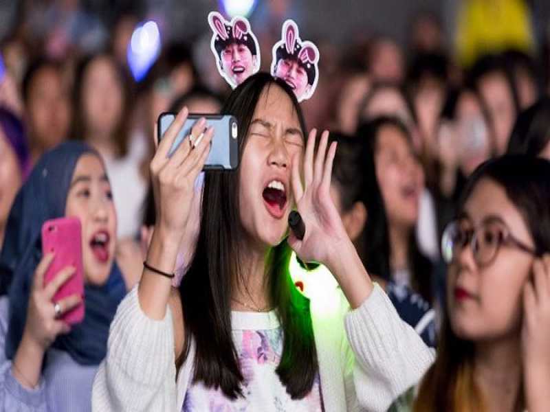 Bahaya Nggak Sih Fangirling pada Remaja? Jangan Sampai Obsesi Merusak Diri Kamu!