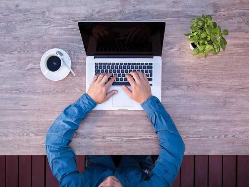 Spotlight Introvert: Membuka Peluang Karir Bagi Pekerja Introvert di Tempat Kerja