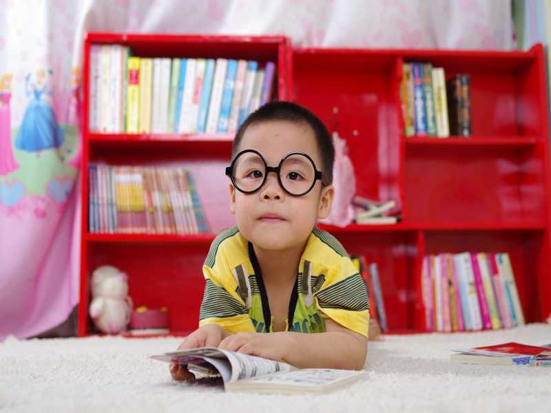 Raising Multilingual Children: Bagaimana Menjadi Orangtua Bilingual yang Sukses