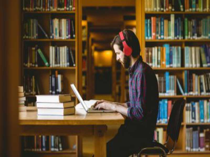 Benarkah Mendengarkan Musik Membuat Kerja Makin Produktif?