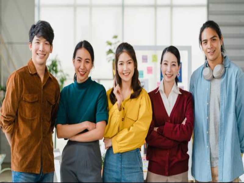 Berbahagia Dengan Hangatnya Senyuman