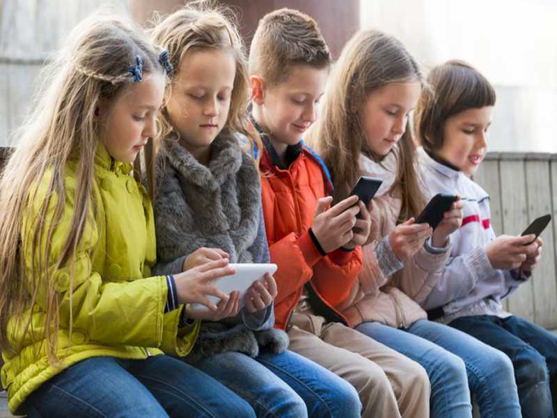 Generasi Z NOW: Mengasuh Anak Kekinian yang Makin Jago di Era Digital!