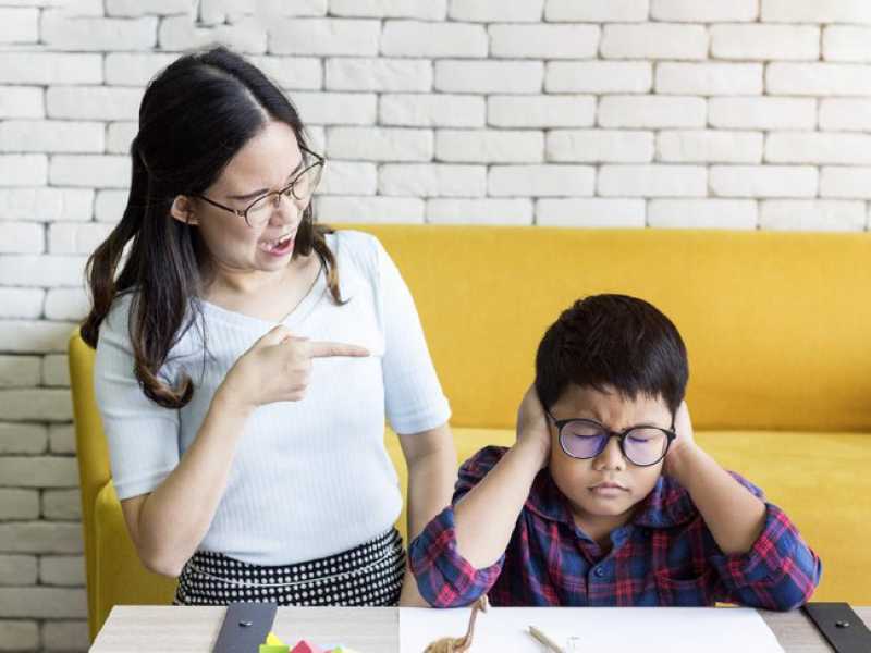 Mana yang Lebih Keren, Gaya Parenting Barat atau Jadi 'Induk Macan' ala Asia?