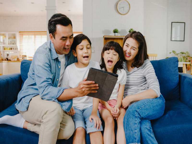Mengelola Screen Time Anak Sebelum Candu Menyerang